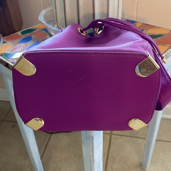 Vince Camuto bag. Inside zipper pkt. Gently used. - Picture 7 of 9